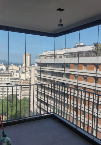Varanda com Envidraamento do Guardacorpo ao Teto