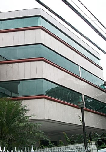 Varanda com Envidraamento do Guardacorpo ao Teto
