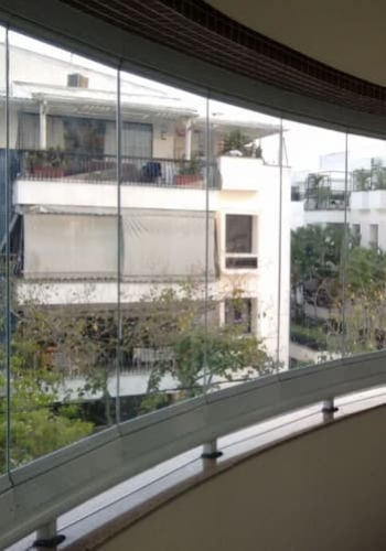 Varanda com Envidraamento do Guardacorpo ao Teto